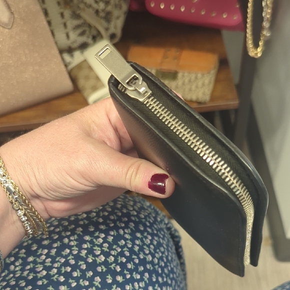 Saint Laurent Textured Black Wallet - Picture 4 of 16